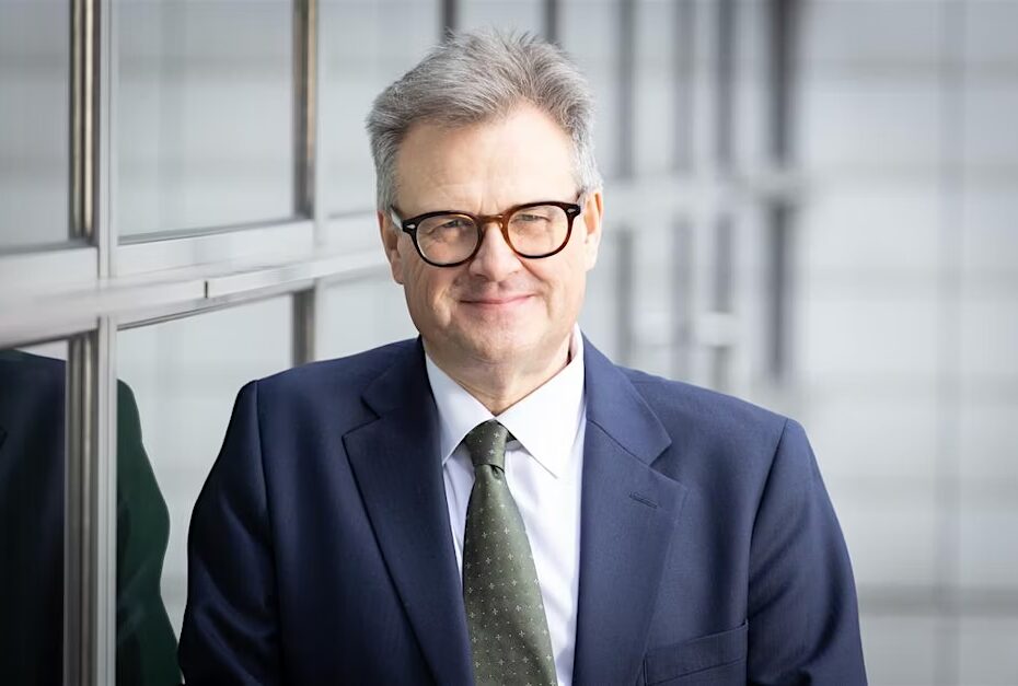 Headshot of Professor Phil Wood