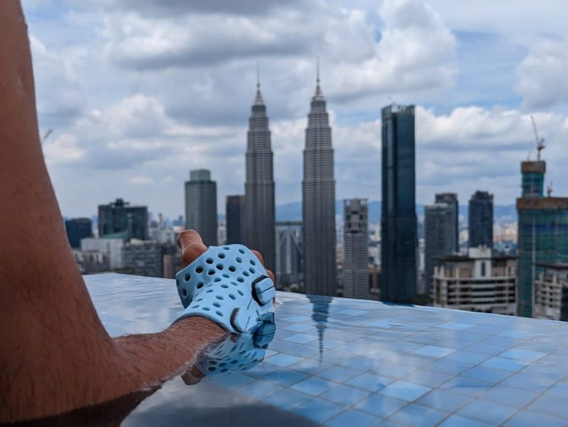 A person wearing 3D printed cast from CAST3D while swimming.