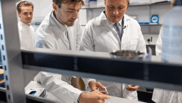 Wes Streeting visits Microneedle Solutions