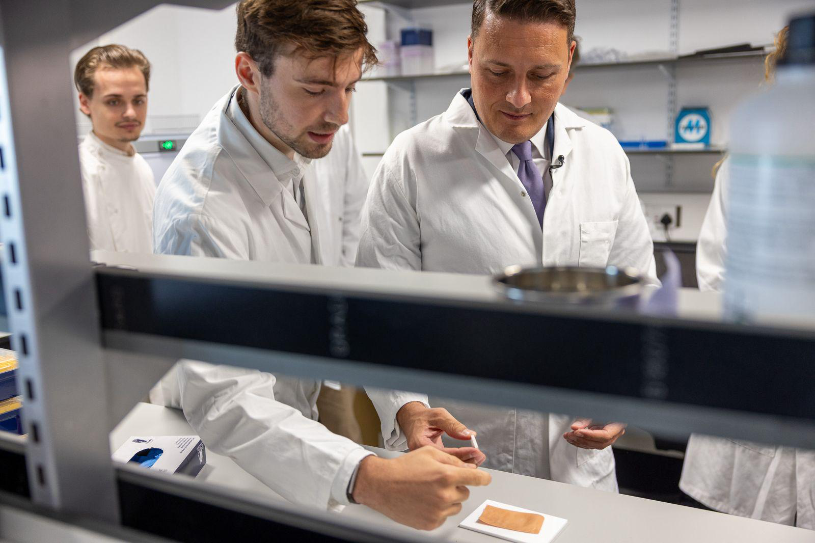 Wes Streeting visits Microneedle Solutions